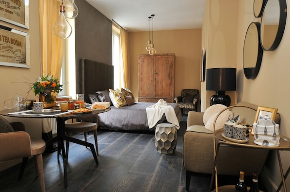 Minibar, individually furnished, desk, iron/ironing board - My Home For You - Tasso (Bergamo)