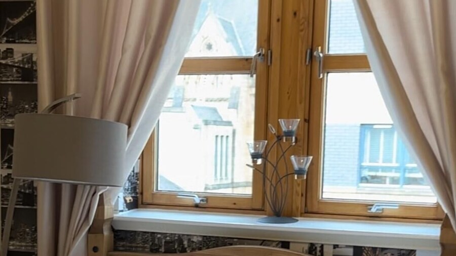Central Glasgow Apartment - Sleeps 2 & Kitchen