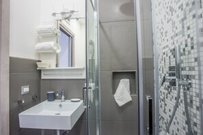 Doccia, asciugacapelli, asciugamani