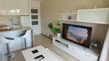 KylskÄp, ugn, spishÀll och kaffe- och tebryggare