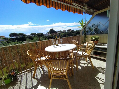 Apartment with sea view, just renewed