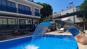 Piscina externa sazonal