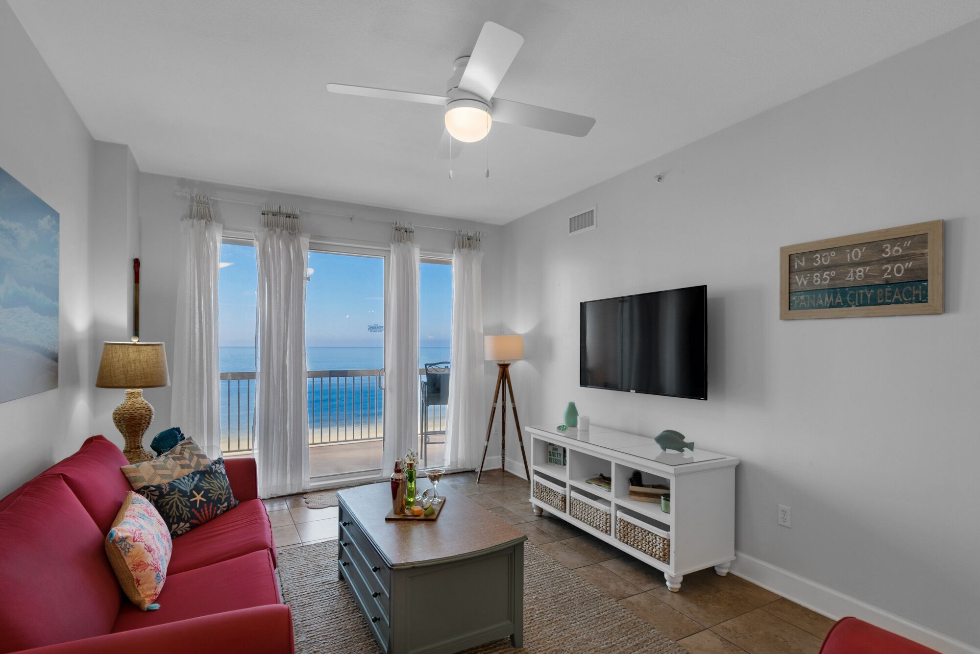 SUNRISE BEACH 709! LOTS OF NICE COASTAL TOUCHES!
