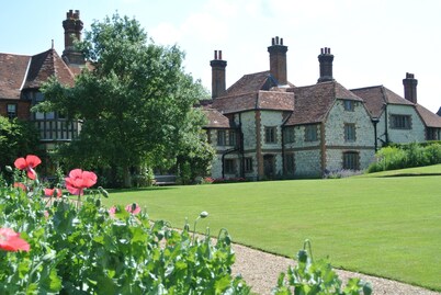 Victorian Stable House with attractive vaulted ceiling , Southdowns.