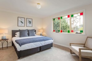 3 bedrooms, iron/ironing board, WiFi, bed sheets