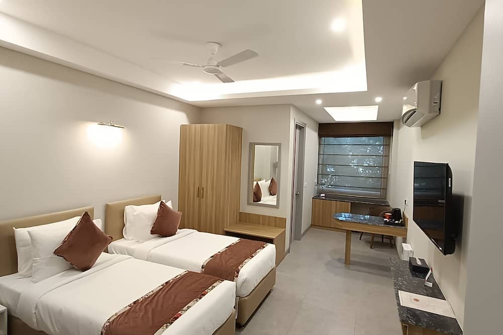 ROSASTAYS Gurugram Sec 31