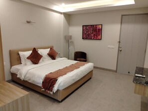 Executive Double or Twin Room | In-room safe, desk, blackout drapes, free WiFi - ROSASTAYS Gurugram Sec 31 (Gurugram)