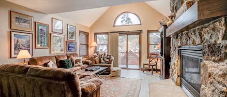 Fernseher, Kamin, Videospiele