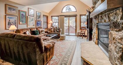 Wendall Square Downtown Townhome: Views w/ Hot Tub