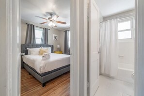 2 bedrooms, desk, iron/ironing board, WiFi