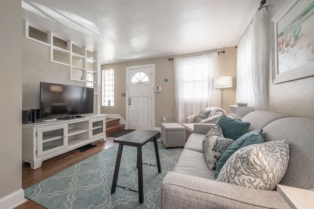 Televisión y oficina 