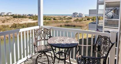 Oceanview 4BR/4BA Condo, Steps to Beach/Pool