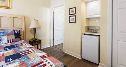 Oceanview 4BR/4BA Condo, Steps to Beach/Pool