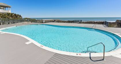 Gorgeous Oceanview 4BR/4BA Condo, Steps to the Beach and Pool Access