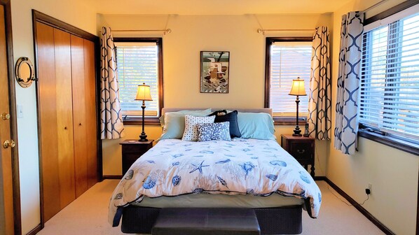 2 bedrooms, free WiFi, bed sheets - Acorn - Nice home in great location. Big porch. -LINENS AND TOWELS PROVIDED (Chincoteague)