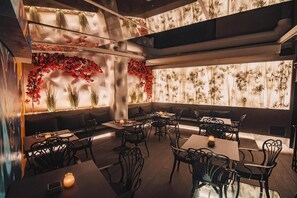 تناول الطعام بالخارج