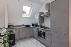 Fridge, microwave, oven, stovetop