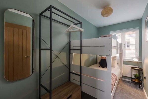 3 bedrooms, premium bedding, iron/ironing board, WiFi