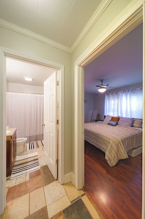 2 bedrooms, desk, iron/ironing board, free WiFi