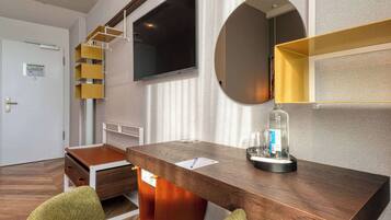 Comfort Room (Double) | Premium bedding, desk, soundproofing, free cribs/infant beds