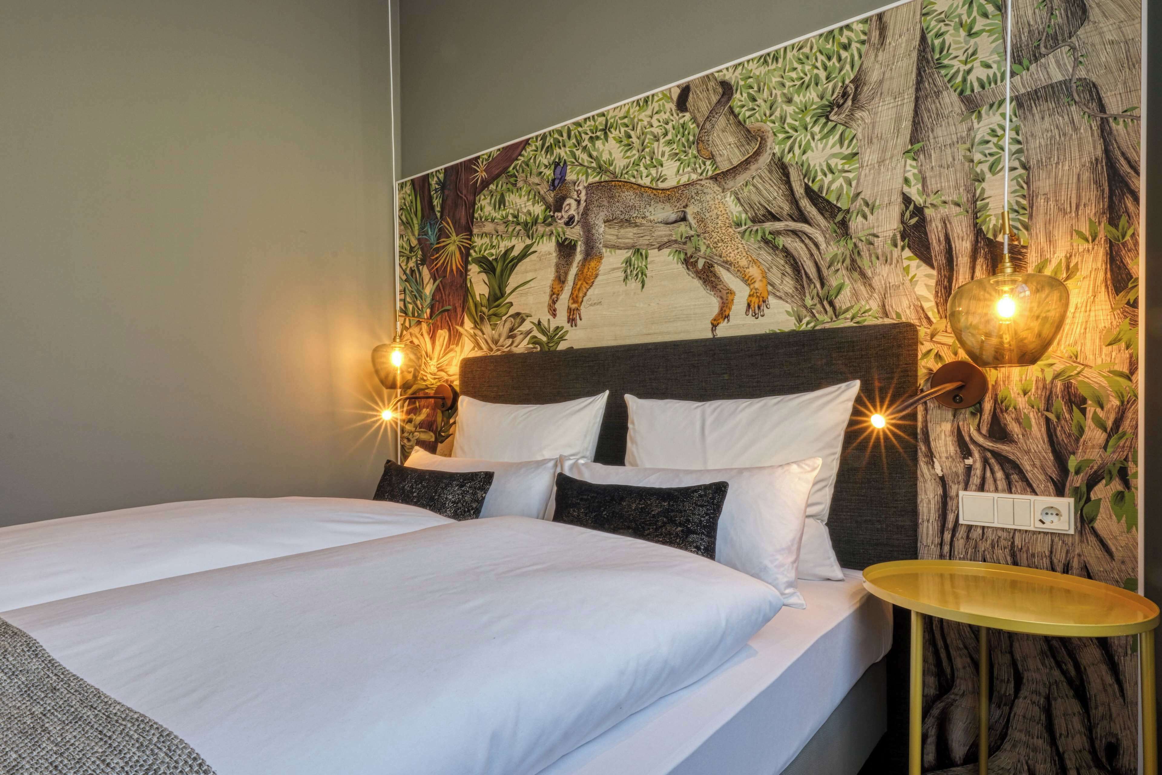 standard room, 1 queen bed (double) | premium bedding, desk, soundproofing, free cots/infant beds