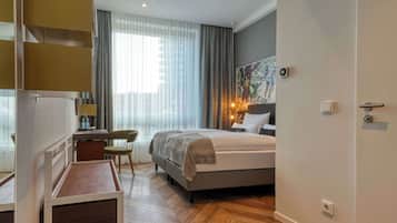 Premium bedding, desk, soundproofing, free cots/infant beds