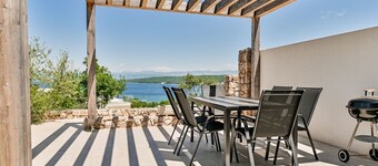 Modern Flori Apartment with sea view