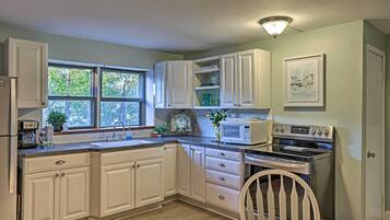 Fridge, microwave, stovetop, coffee/tea maker