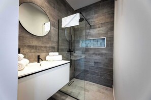 淋浴設備、風筒、提供毛巾