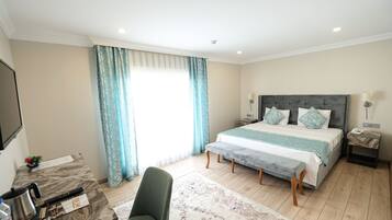 Kamar Standar, 1 kamar tidur, menghadap laut | Brankas, meja kerja, ruang kerja ramah laptop, dan tirai kedap cahaya