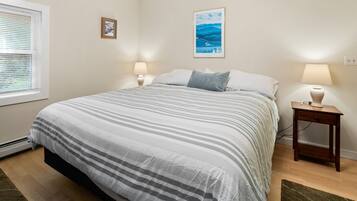 Cabin, 3 Bedrooms | 3 bedrooms, laptop workspace, iron/ironing board, free WiFi