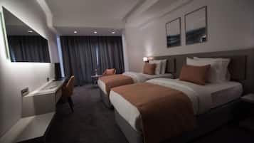 Standard Twin Room, Multiple Beds, Non Smoking | Premium bedding, minibar, desk, laptop workspace