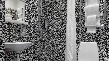 Economy Double Room | Bathroom | Shower, free toiletries, hair dryer, towels