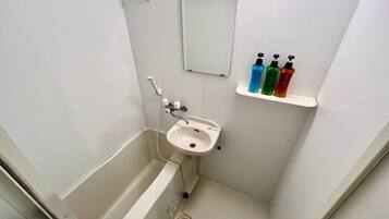 Secadora de cabello, jabón, shampoo