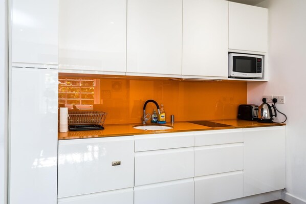 Private kitchen - Charming 2 Bedroom Apartment in Kentish Town (London)