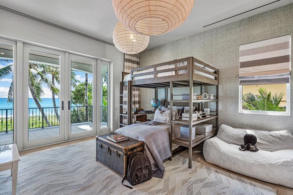 4 bedrooms, desk, iron/ironing board, travel crib