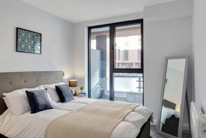 2 chambres, fer et planche à repasser, Wi-Fi, draps fournis