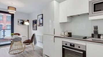 Coffee/tea maker, fridge, microwave, oven