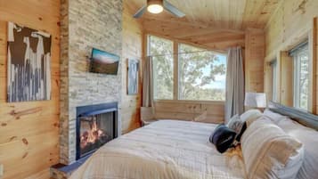 4 bedrooms, desk, WiFi, bed sheets