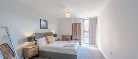 1 soverom, skrivebord, strykejern/-brett og wi-fi