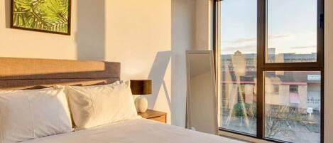 1 sovrum, skrivbord, strykjärn/strykbräda och wi-fi