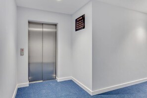 Interior - Contemporary 1 Bed Flat in Central Birmingham (Birmingham)