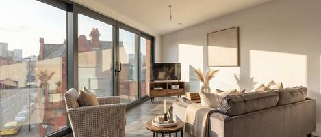 Una televisión, una oficina