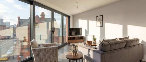 Televisión, oficina