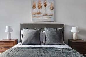1 habitación, escritorio, tabla de planchar con plancha y wifi 