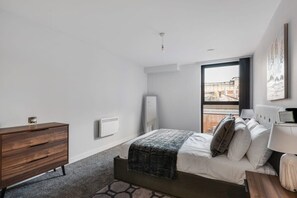 1 habitación, escritorio, tabla de planchar con plancha y wifi 