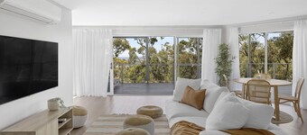 Seascape Retreat - Magnificent 5 Bedroom Hinterland Home with Water views