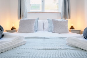 3 عدّة غرف نوم ومكواة/لوح كي وواي فاي مجانًا وملاءات أسرّة