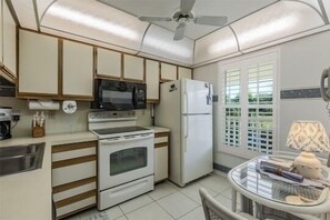 Unclassified image, 4 of 11, button - Smkhsbay526 - Lovely 2 Bedroom Condo! (Marco Island)