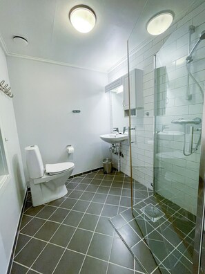 Shower, heated floors, towels, soap - Hotell Nesbyen (Nes)